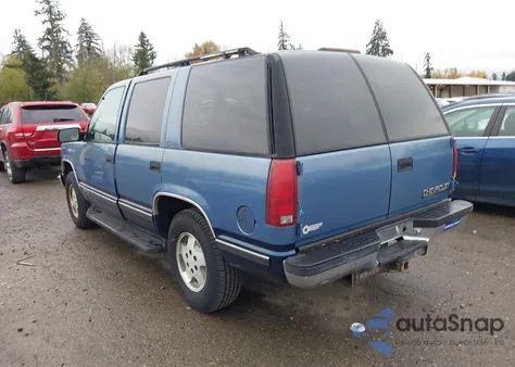 1995 Chevrolet Tahoe K1500 z USA, uszkodzony, nr VIN 1GNEK13K8SJ447375